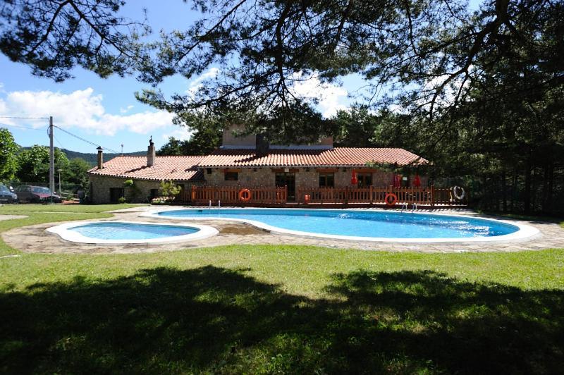 Castellar del Riu Camping Fontfreda מראה חיצוני תמונה