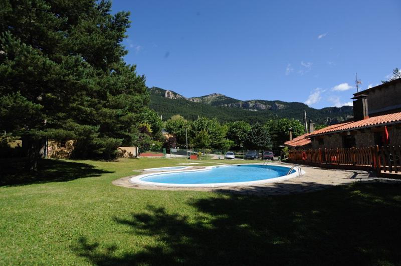 Castellar del Riu Camping Fontfreda מראה חיצוני תמונה
