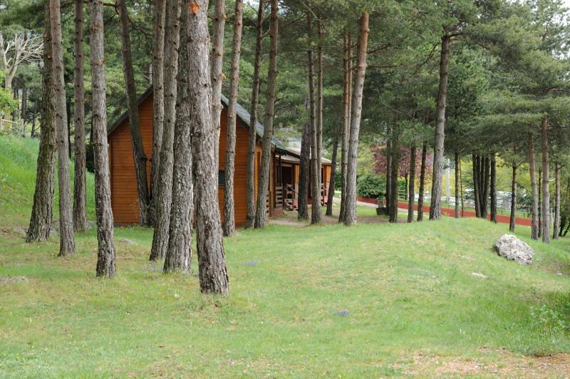 Castellar del Riu Camping Fontfreda מראה חיצוני תמונה
